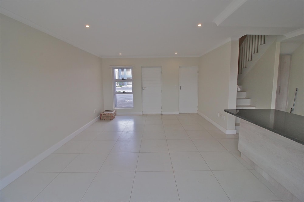 Double-storey apartment to rent in Burgundy Estate - 1PLA1740120