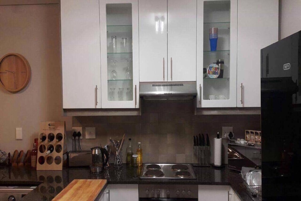 Apartment let in Kenilworth, Cape Town - RBL1707229 Apartment let in Kenilworth, Cape Town - RBL1707229