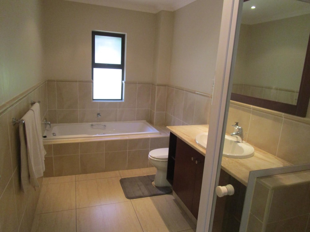 Golf estate house for sale in Selborne Golf Estate - 1SI1455998 Golf estate house for sale in Selborne Golf Estate - 1SI1455998