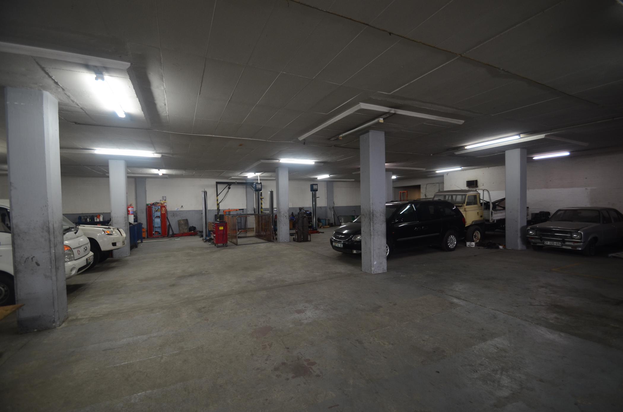 Commercial industrial property to rent in Richmond Hill - 1PLZ1460818