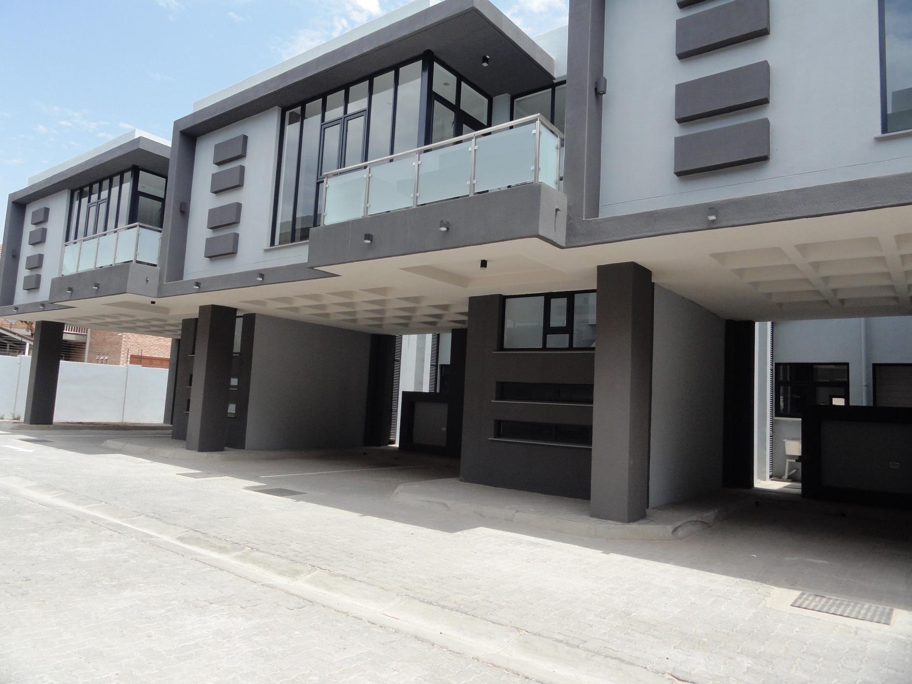 Townhouse to rent in Village, Botswana - 3BO1700821