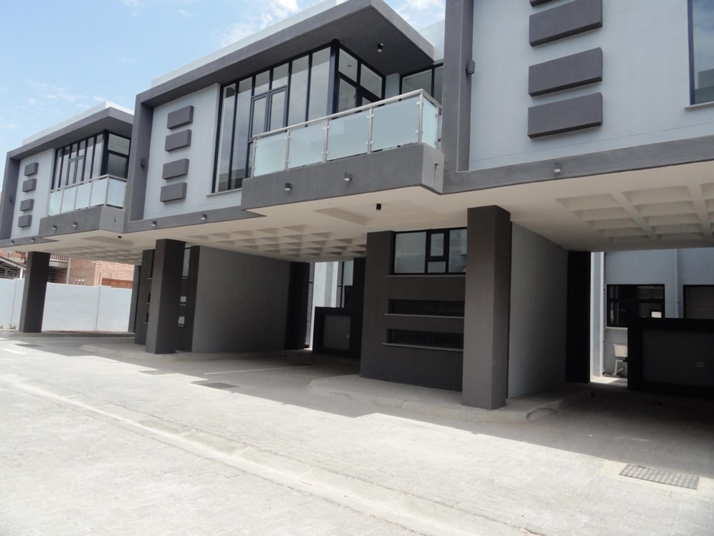 Townhouse to rent in Village, Botswana - 3BO1700821