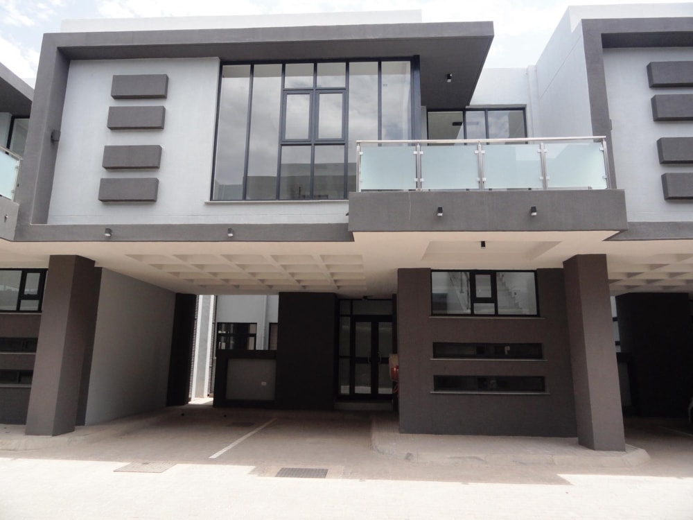 Townhouse to rent in Village, Botswana - 3BO1700821