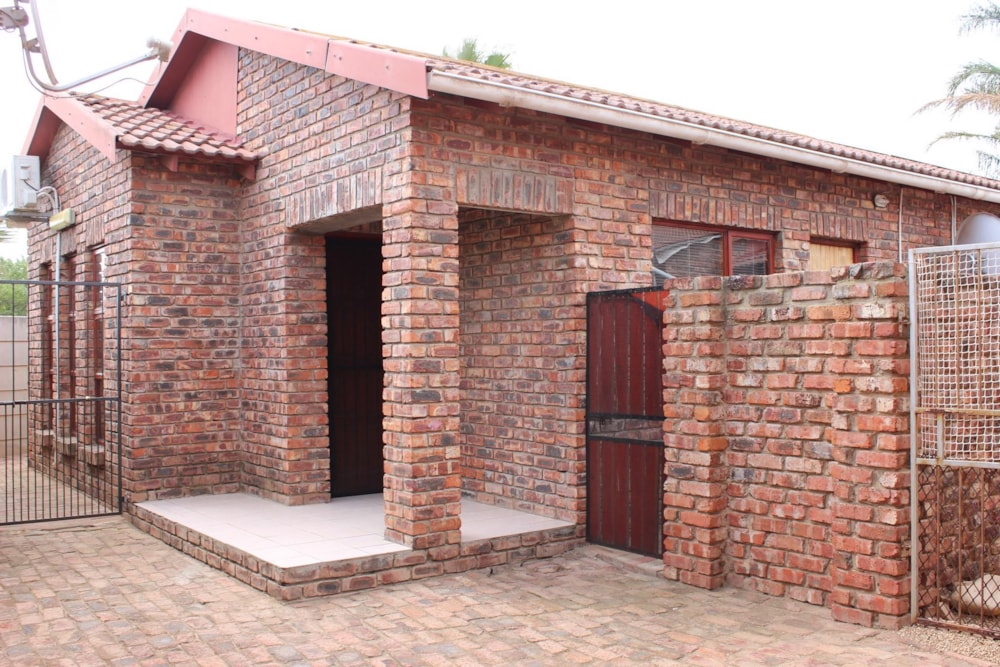 Townhouse let in Windsor Park, Despatch - 1UK1693959