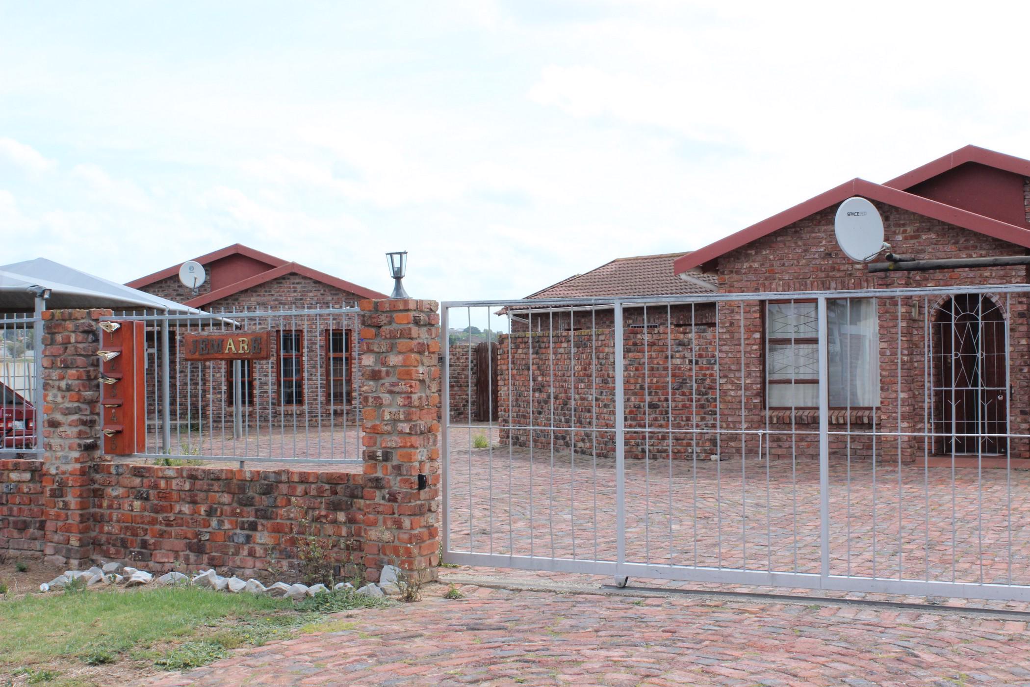 Townhouse let in Windsor Park, Despatch - 1UK1693959