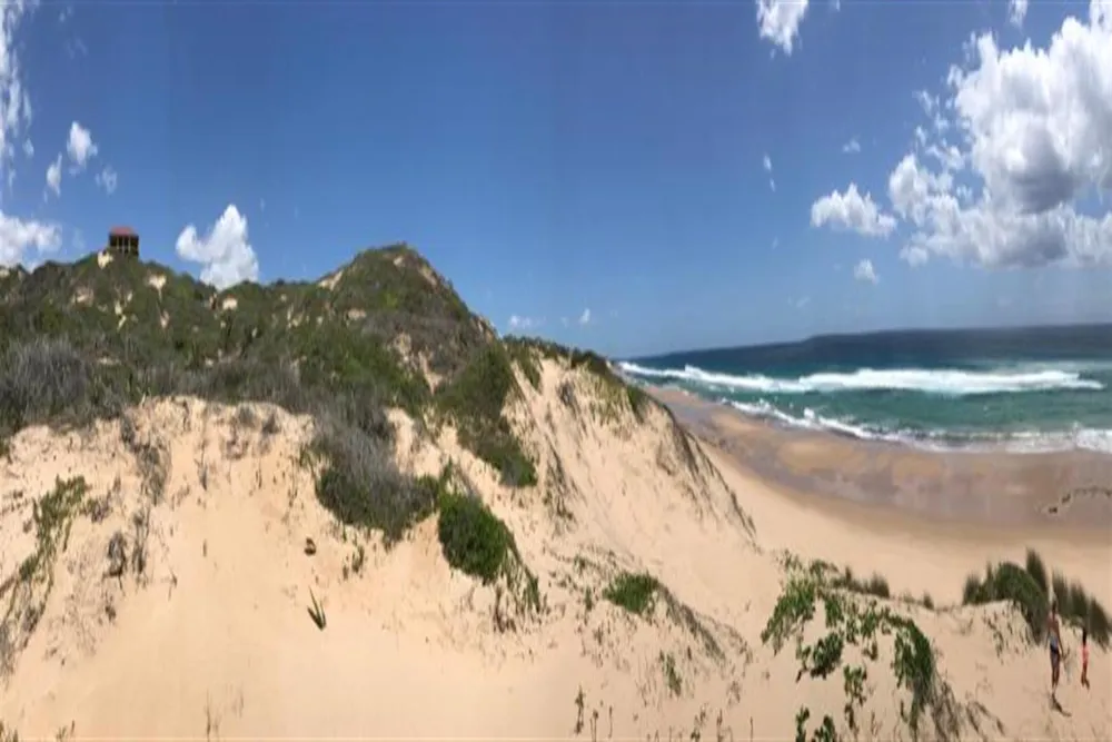 Beach bungalow for sale in Tofo, Mozambique - 3MQ1467401