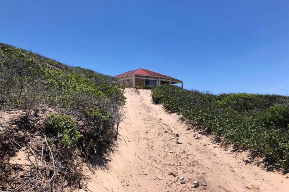 Beach bungalow for sale in Praia do Tofo, Mozambique - 3MQ1467401