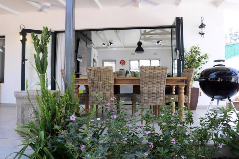 Security complex home let in Partial, Botswana - 3BO1579684 Security complex home let in Partial, Botswana - 3BO1579684