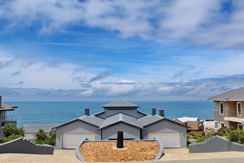 Double-storey house sold in Pinnacle Point Golf Estate - 1MB1330871 Double-storey house sold in Pinnacle Point Golf Estate - 1MB1330871