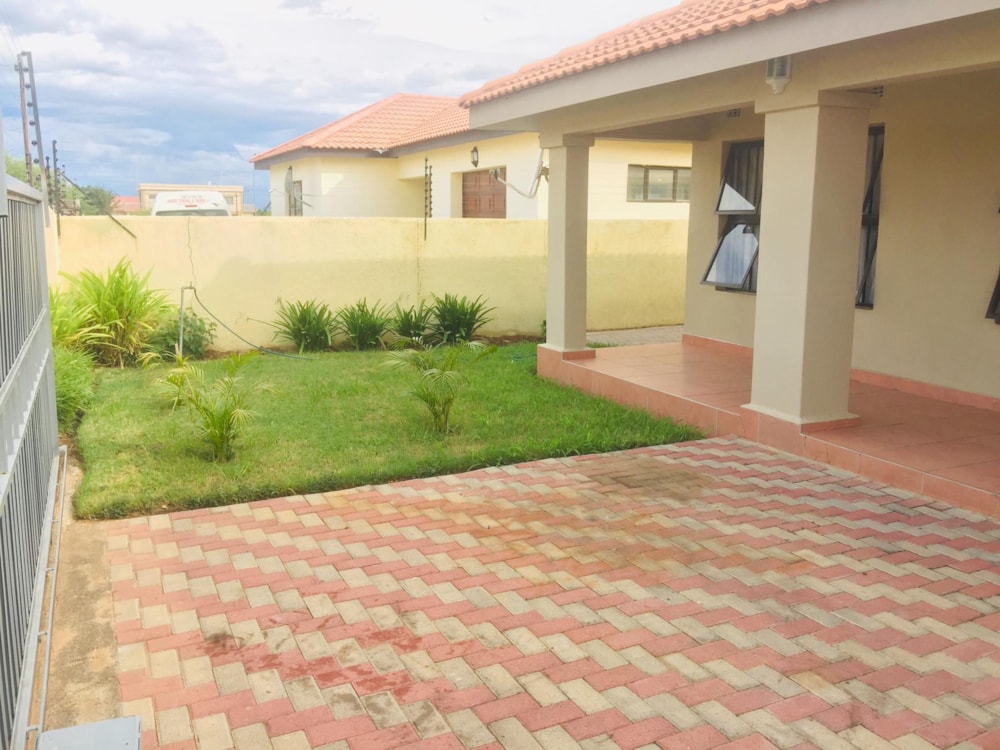 House let in Block 10, Botswana - 3BO1694849