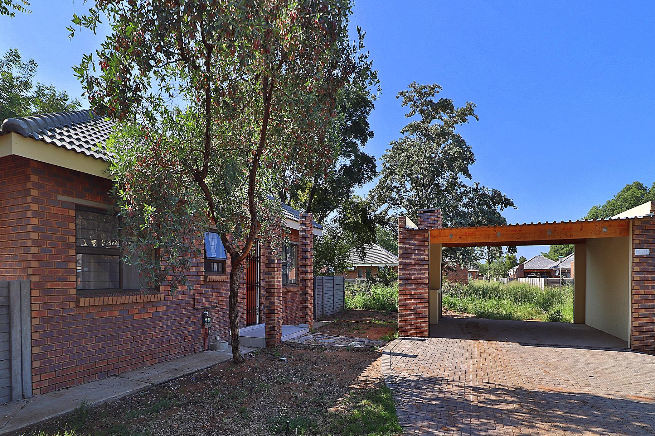 Single-storey house for sale in Ellisras (Lephalale) - 1ER1472765