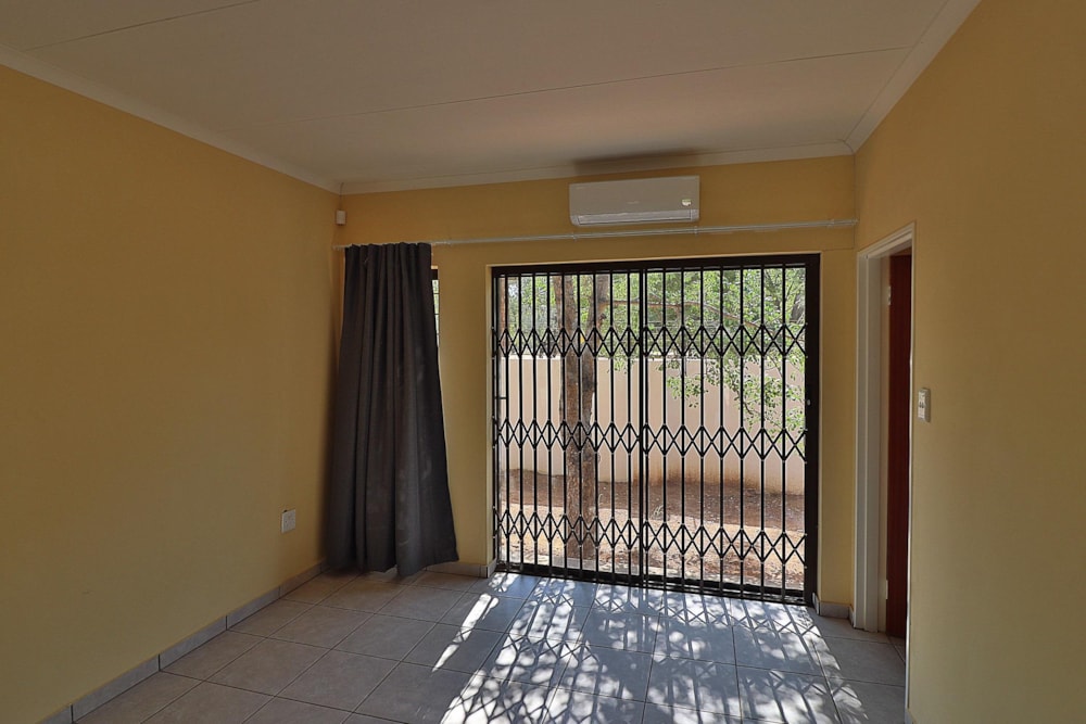 Single-storey house for sale in Ellisras (Lephalale) - 1ER1472765