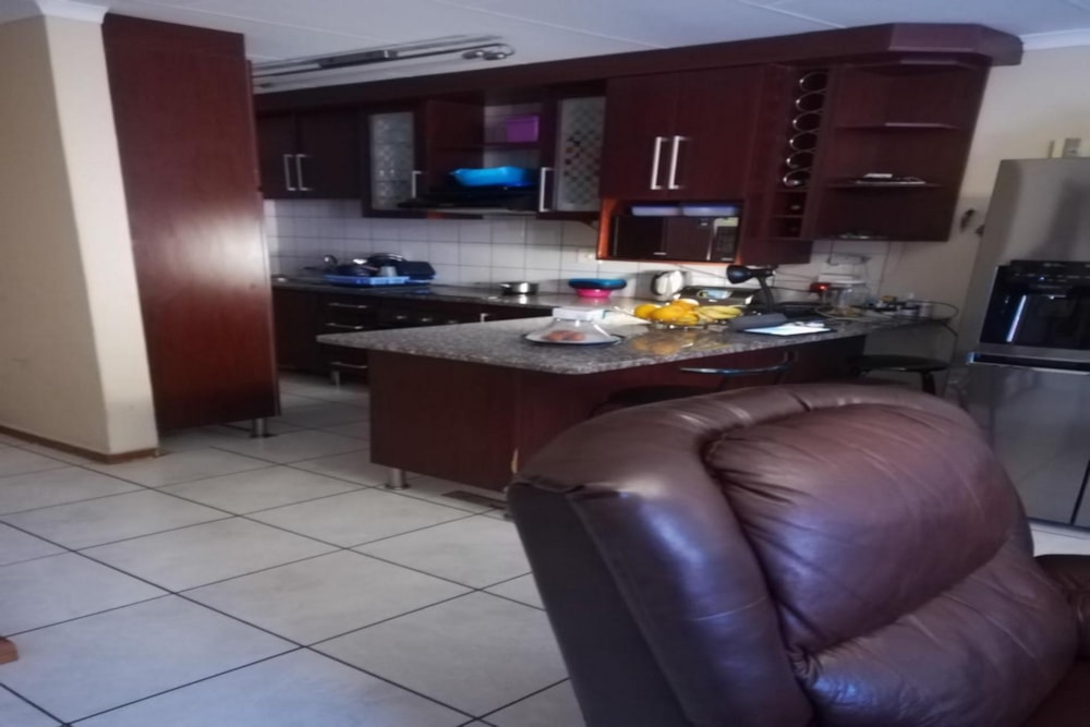 Security complex home to rent in White River - 1WR1726535