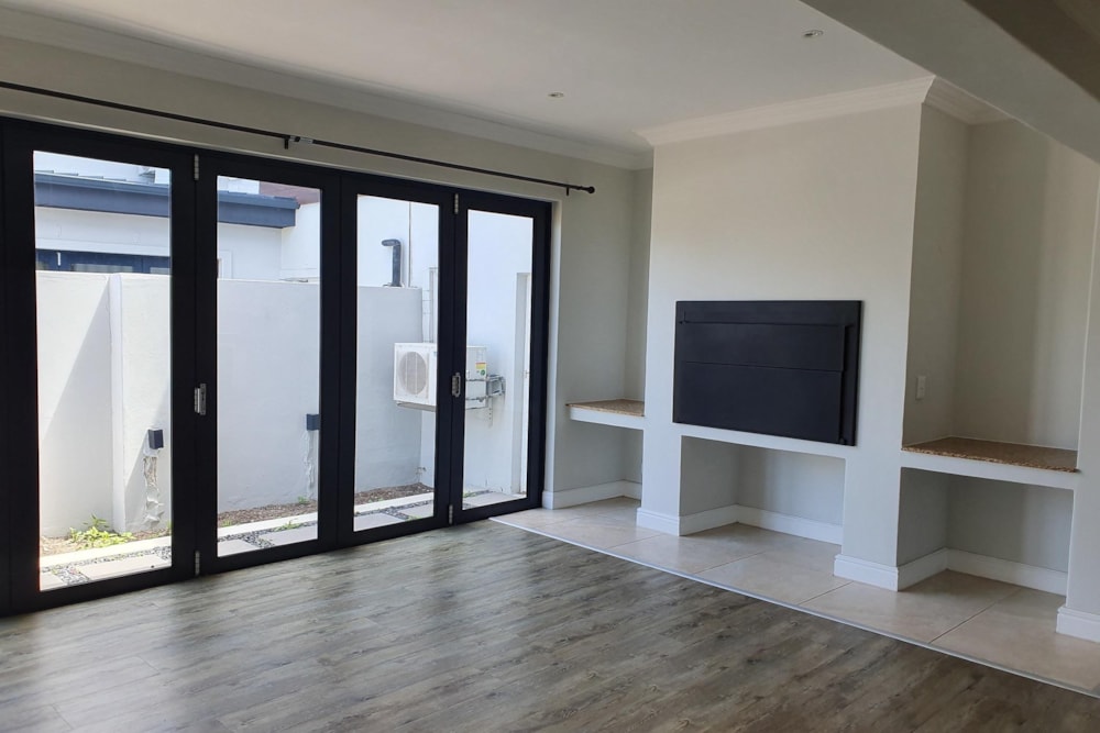 House let in Claremont, Cape Town - RBL1707692