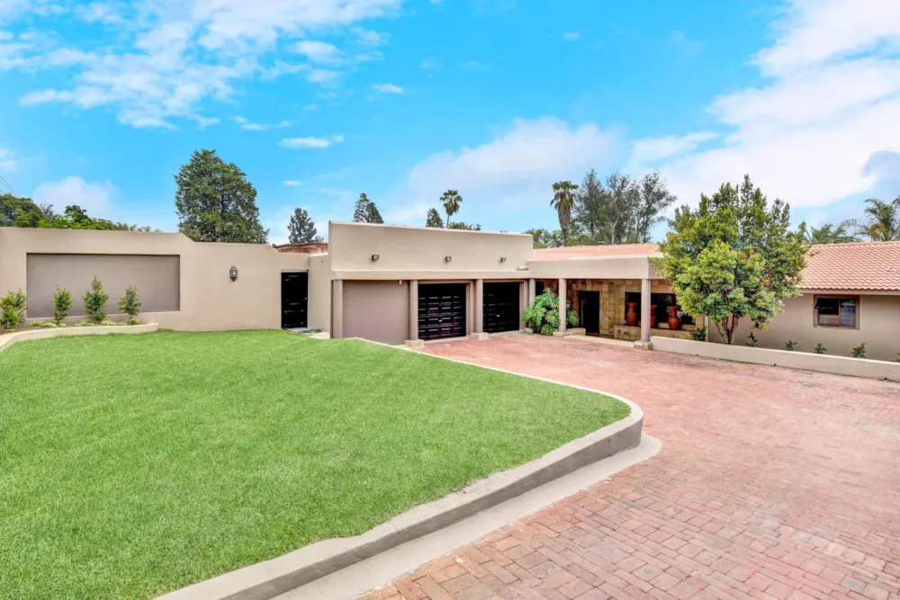 House for sale in Bryanston - HP1419872 House for sale in Bryanston - HP1419872