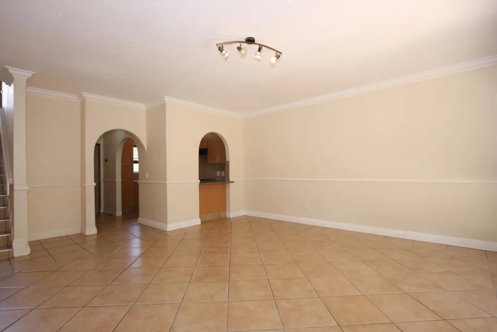 Garden apartment let in Douglasdale - FYL1737107 Garden apartment let in Douglasdale - FYL1737107