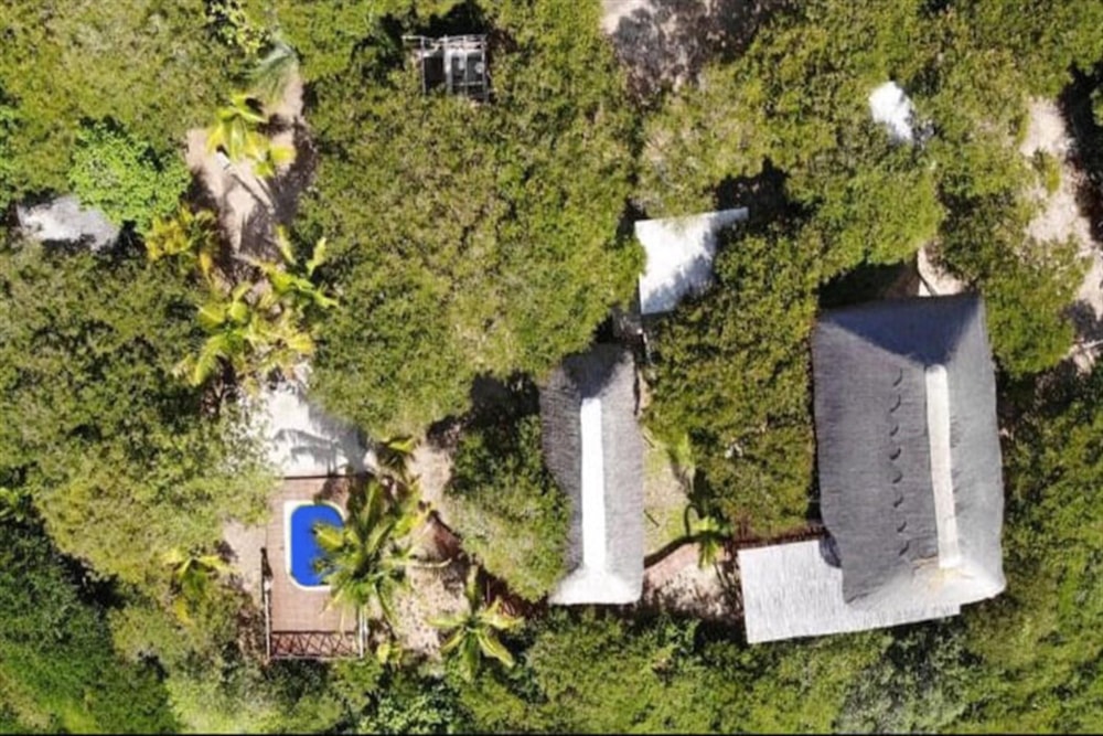 Beachfront villa sold in Inhassoro, Mozambique - 3MQ1712233