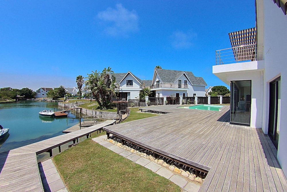 Double-storey house to rent in Canals - 1SA1715606 Double-storey house to rent in Canals - 1SA1715606