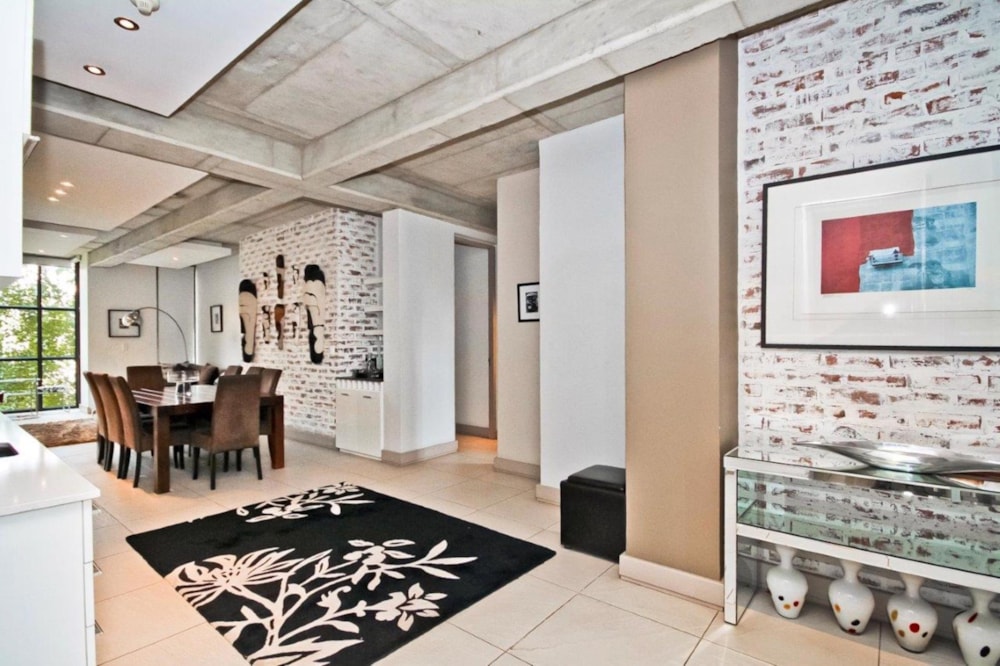 Apartment to rent in Melrose Arch - MAL1514008