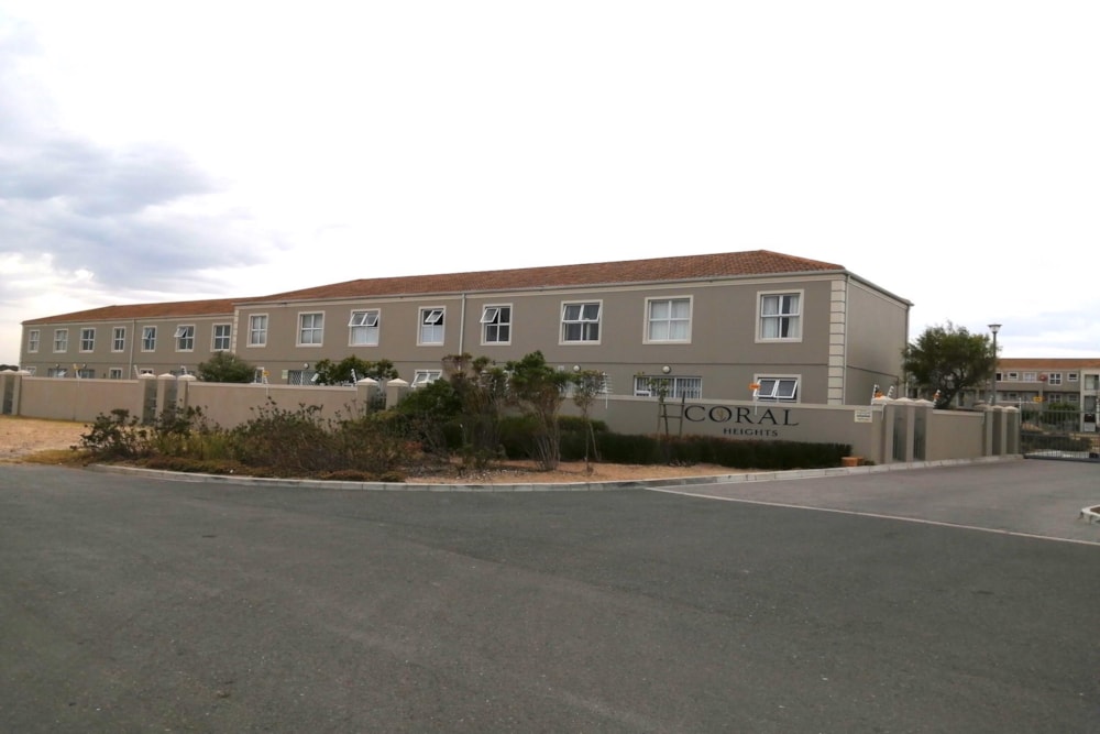 Security complex home to rent in Melkbosstrand - 1TV1731185