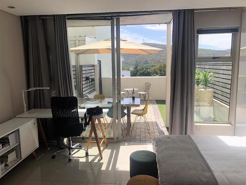 Studio apartment let in Stellenbosch Central - STL1713436