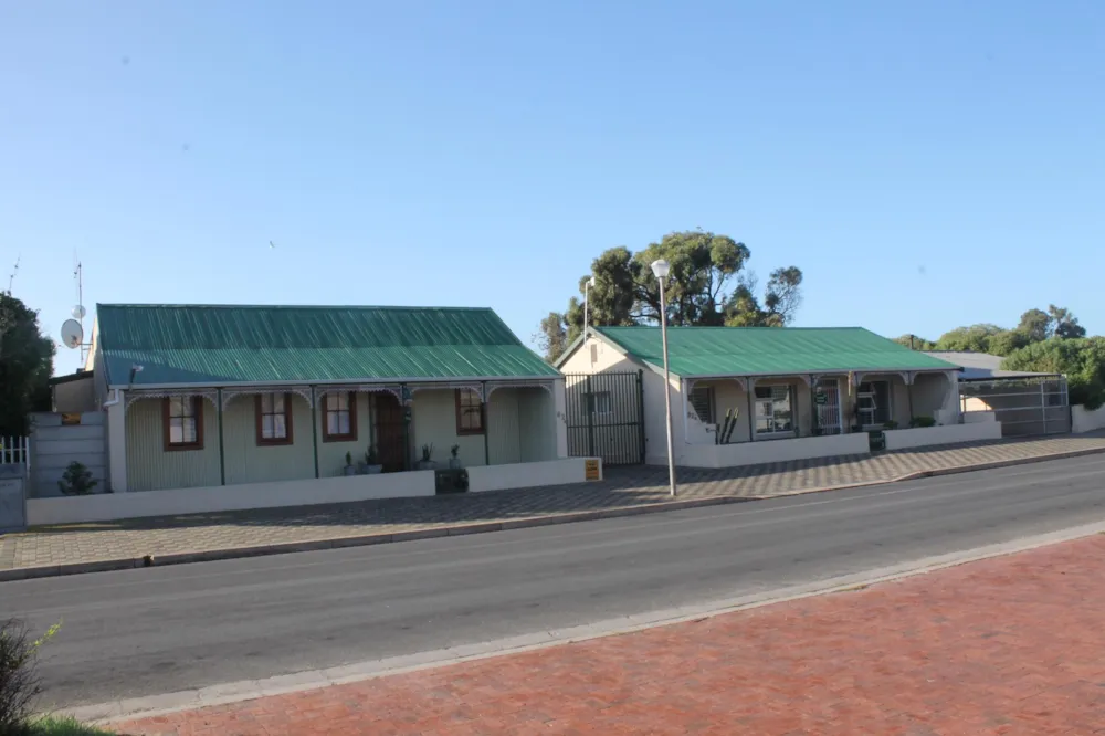 House for sale in Middedorp, Langebaan - LA1572606 House for sale in Middedorp, Langebaan - LA1572606