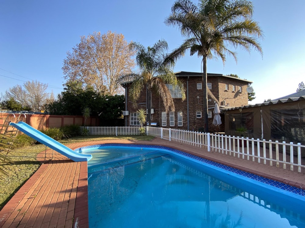 Guesthouse for sale in Newcastle - 1NW1489988