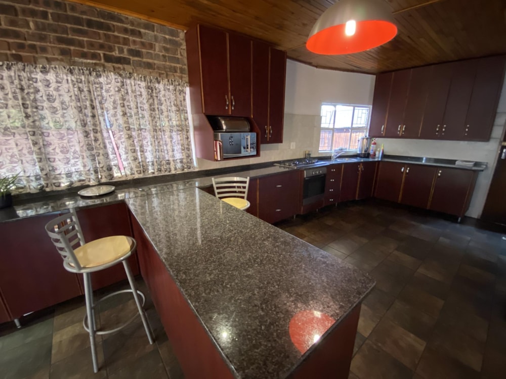 Guesthouse for sale in Newcastle - 1NW1489988