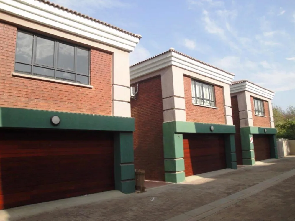Townhouse let in Maru-A-Pula, Botswana - 3BO1735831