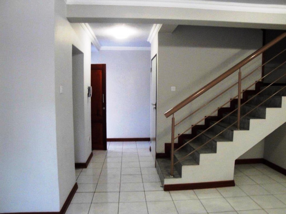 Townhouse to rent in Maru-A-Pula, Botswana - 3BO1735831 Townhouse to rent in Maru-A-Pula, Botswana - 3BO1735831