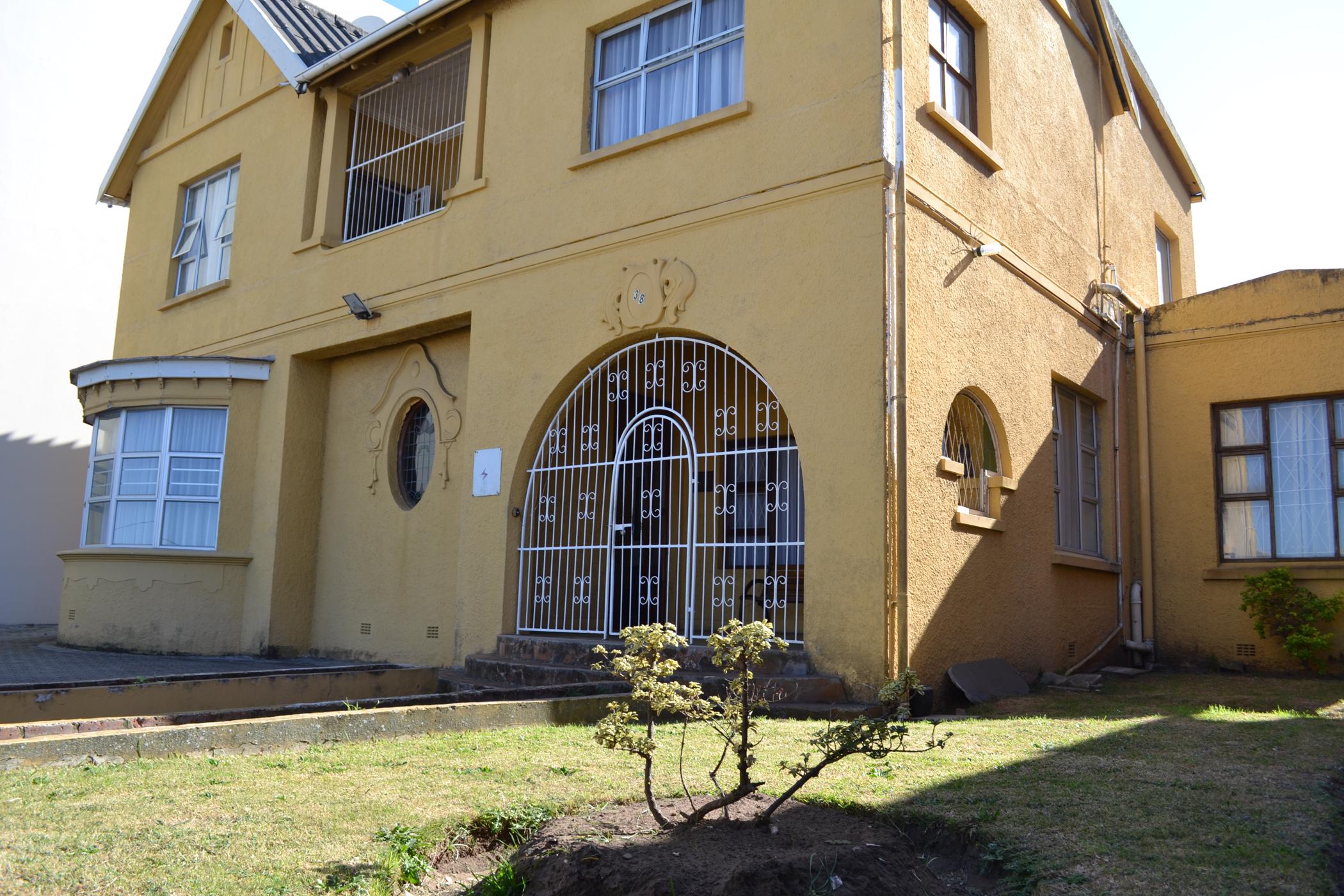 Double-storey house for sale in Quigney - 1ET1491046