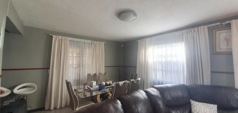 Townhouse to rent in Bendor Park - 1PS1756008