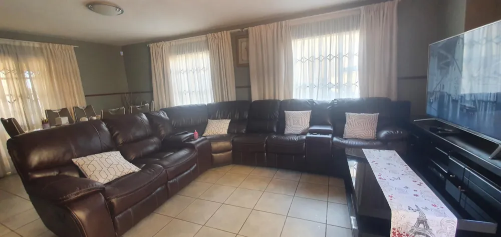 Townhouse to rent in Bendor Park - 1PS1756008