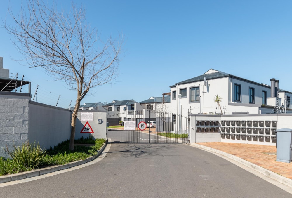 Security complex home sold in Brackenfell South - 1BC1713407 Security complex home sold in Brackenfell South - 1BC1713407