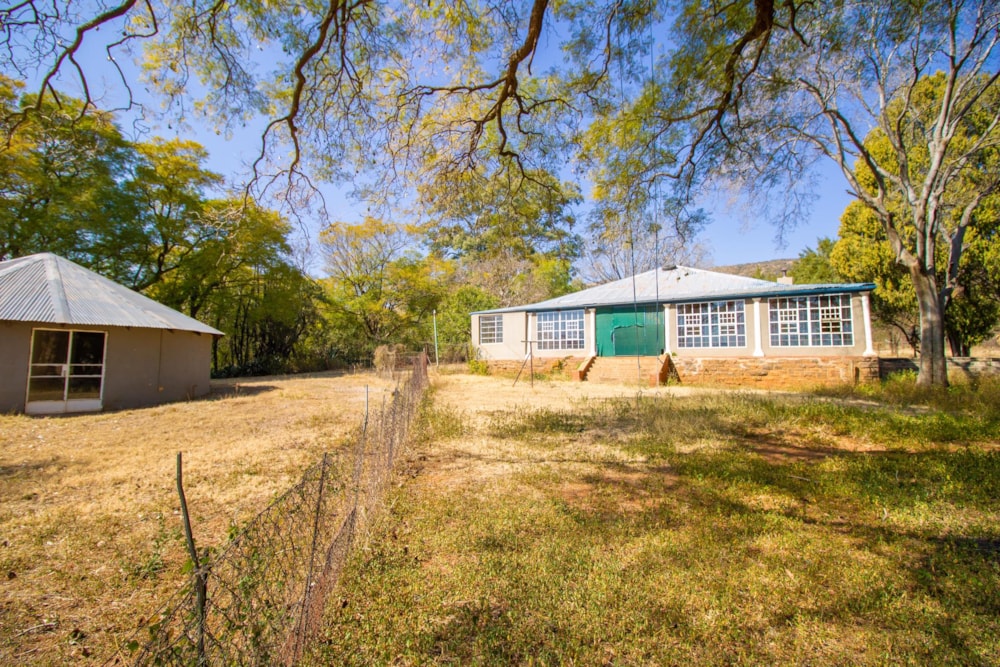 Mixed use farm for sale in Skeerpoort - 1HR1494653 Mixed use farm for sale in Skeerpoort - 1HR1494653