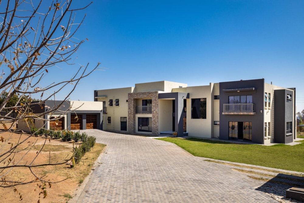 Double-storey house for sale in Rietfontein AH, Pretoria East - PT1499557 Double-storey house for sale in Rietfontein AH, Pretoria East - PT1499557