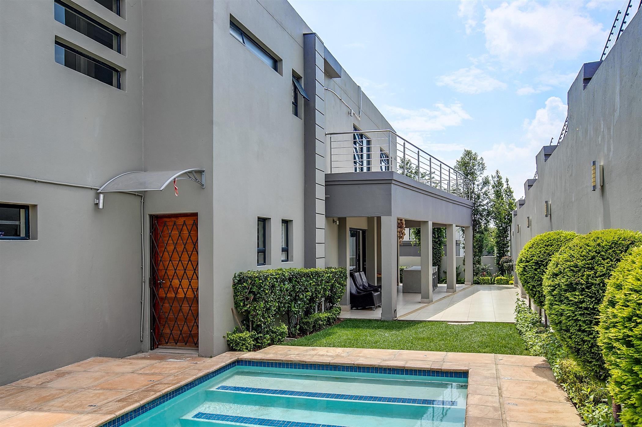 Cluster to rent in Bryanston - JBL1710643