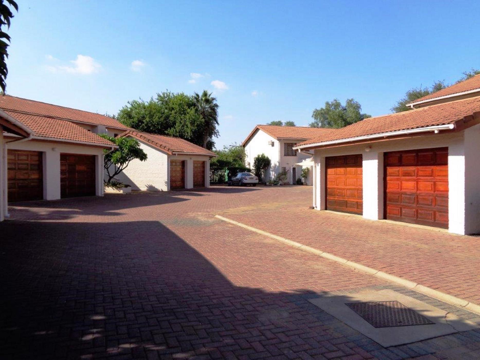 Townhouse to rent in Village, Botswana - 3BO1749126
