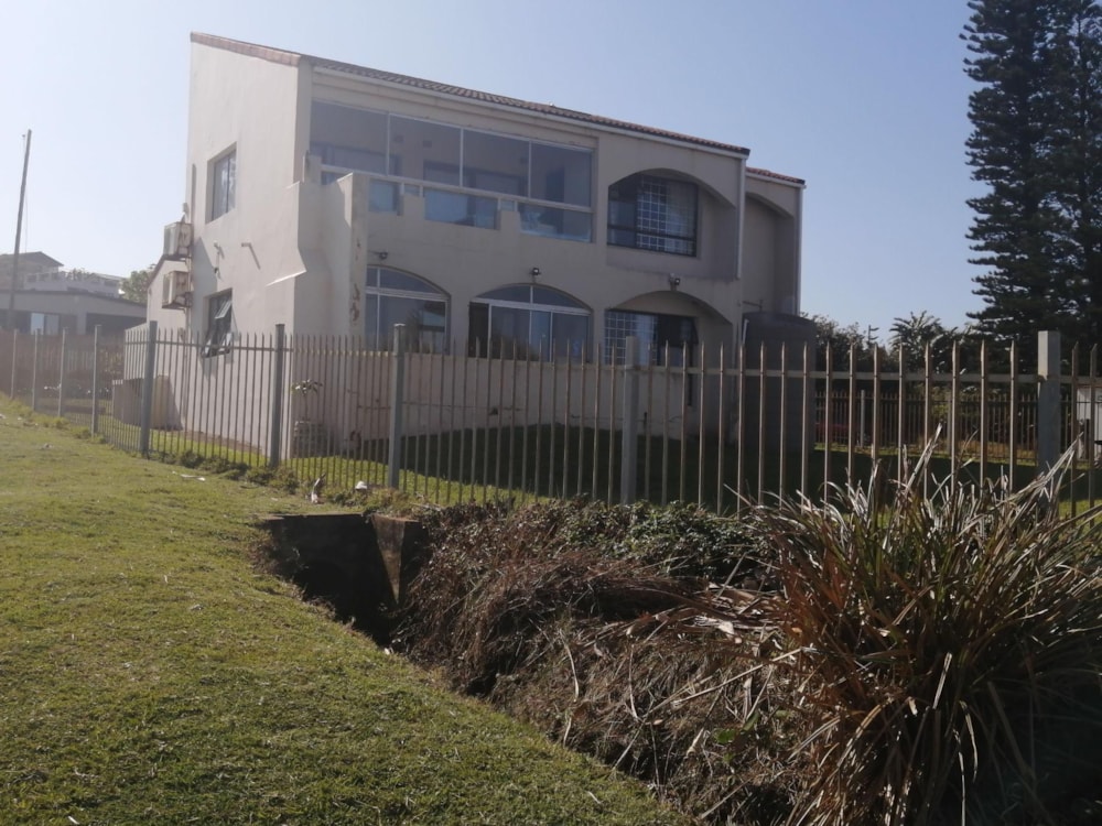 Double-storey house for sale in Glenmore Beach - 1PD1500253 Double-storey house for sale in Glenmore Beach - 1PD1500253