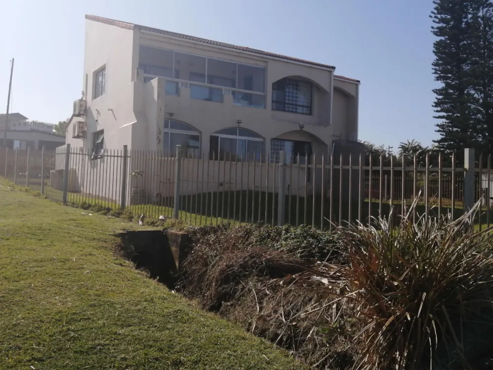 Double-storey house for sale in Glenmore Beach - 1PD1500253 Double-storey house for sale in Glenmore Beach - 1PD1500253