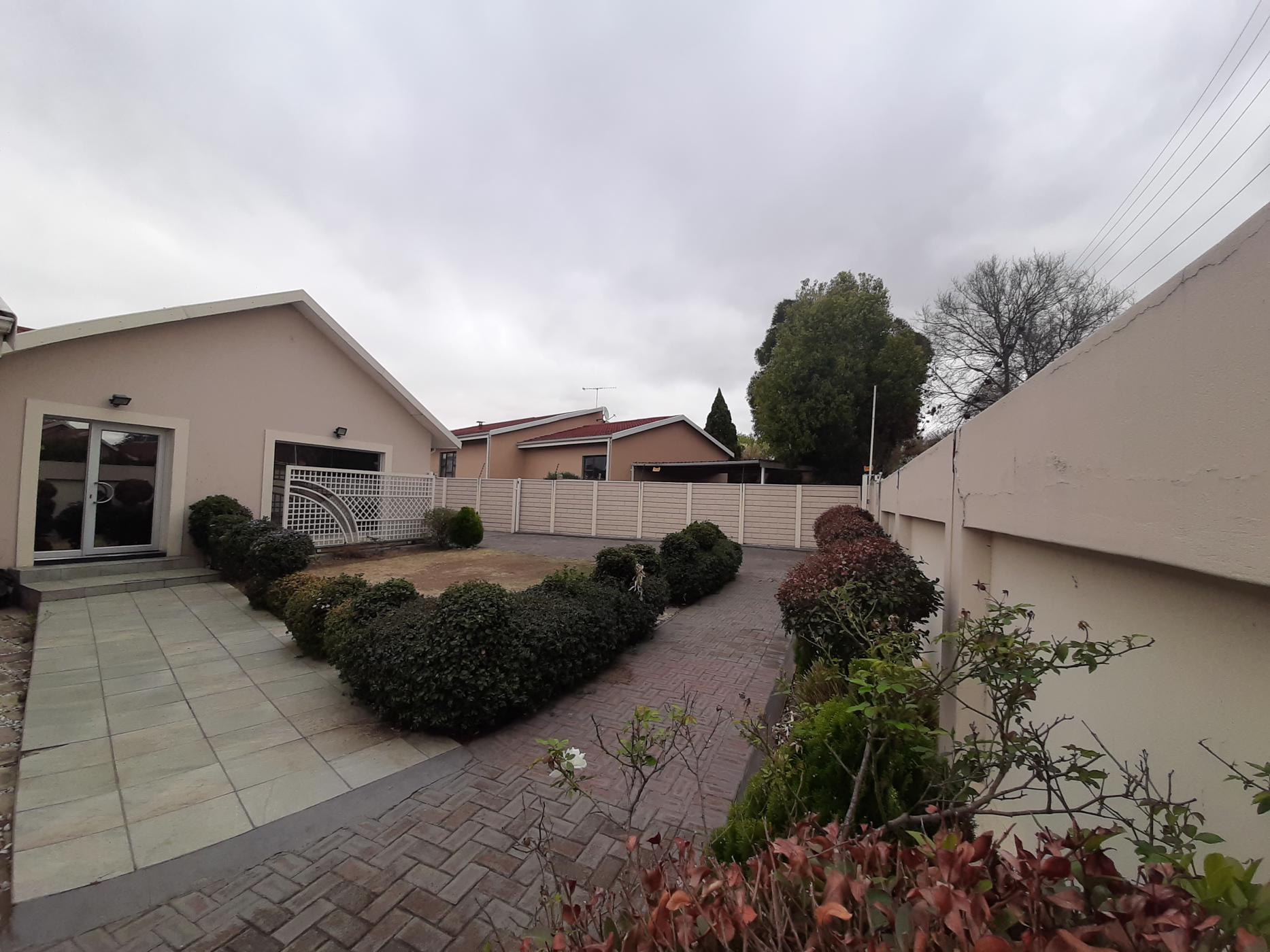 Security complex home for sale in Pioneer Park - 1NW1500019