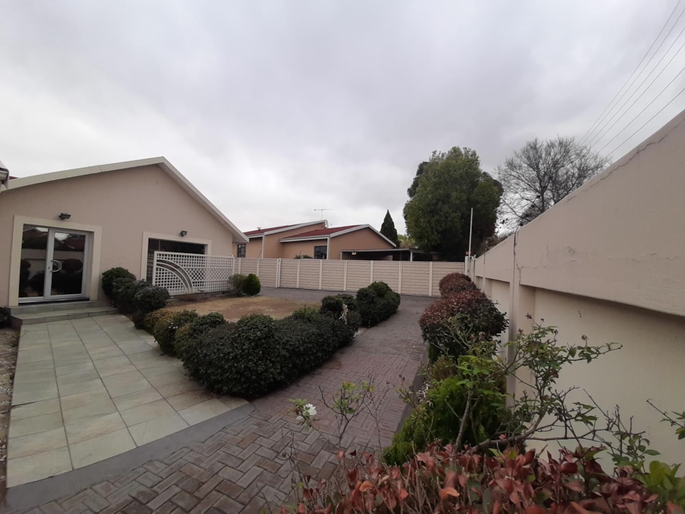 Security complex home for sale in Pioneer Park - 1NW1500019