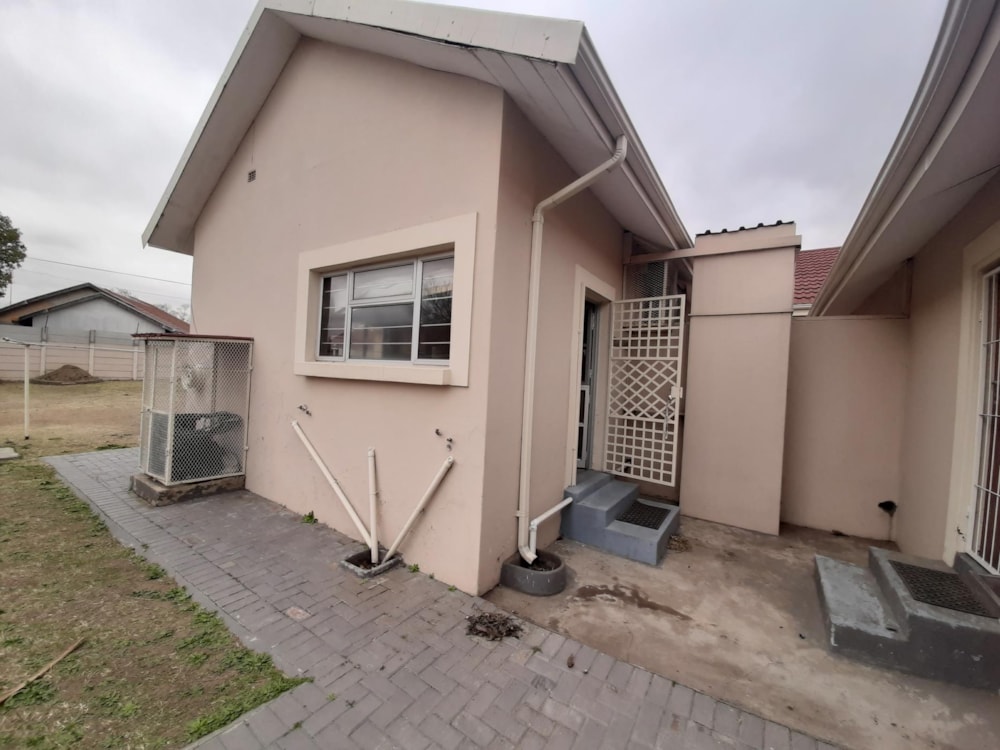 Security complex home for sale in Pioneer Park - 1NW1500019