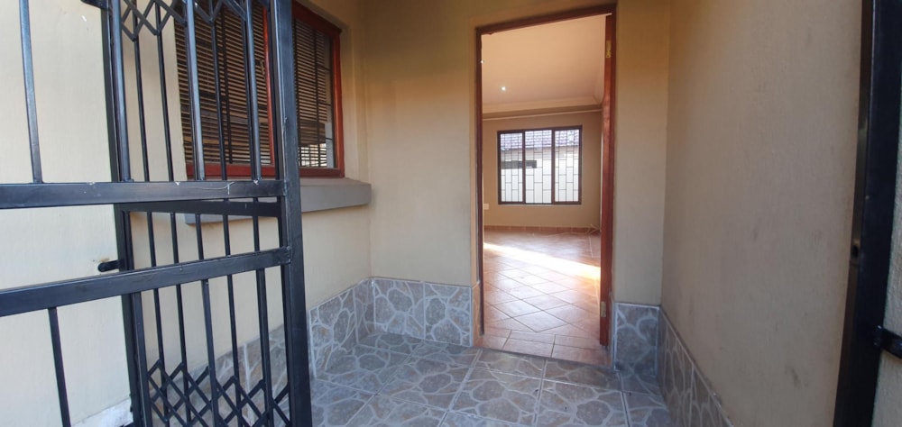 Townhouse to rent in Bendor Park - 1PS1725446