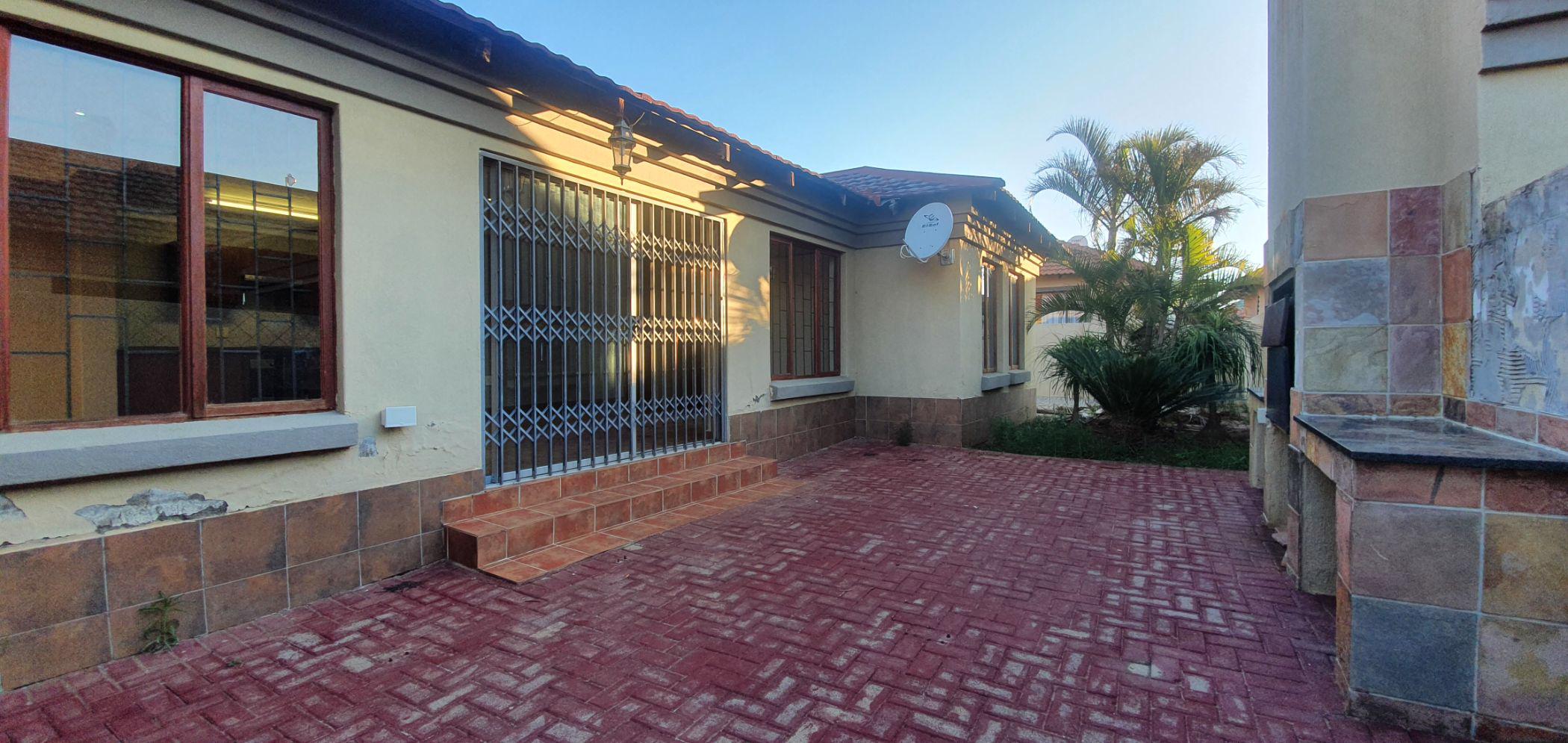 Townhouse to rent in Bendor Park - 1PS1725446