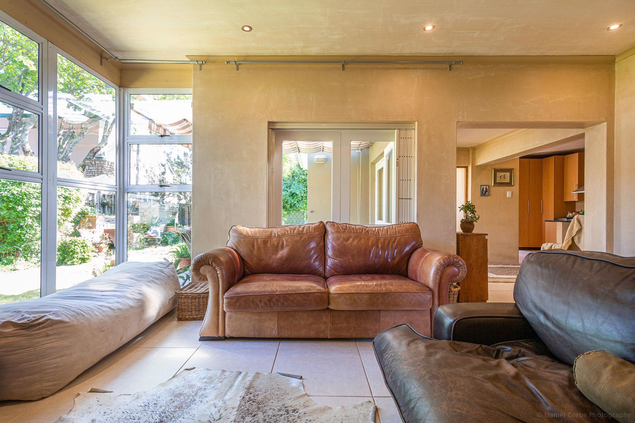 House let in Claremont, Cape Town - RBL1691464