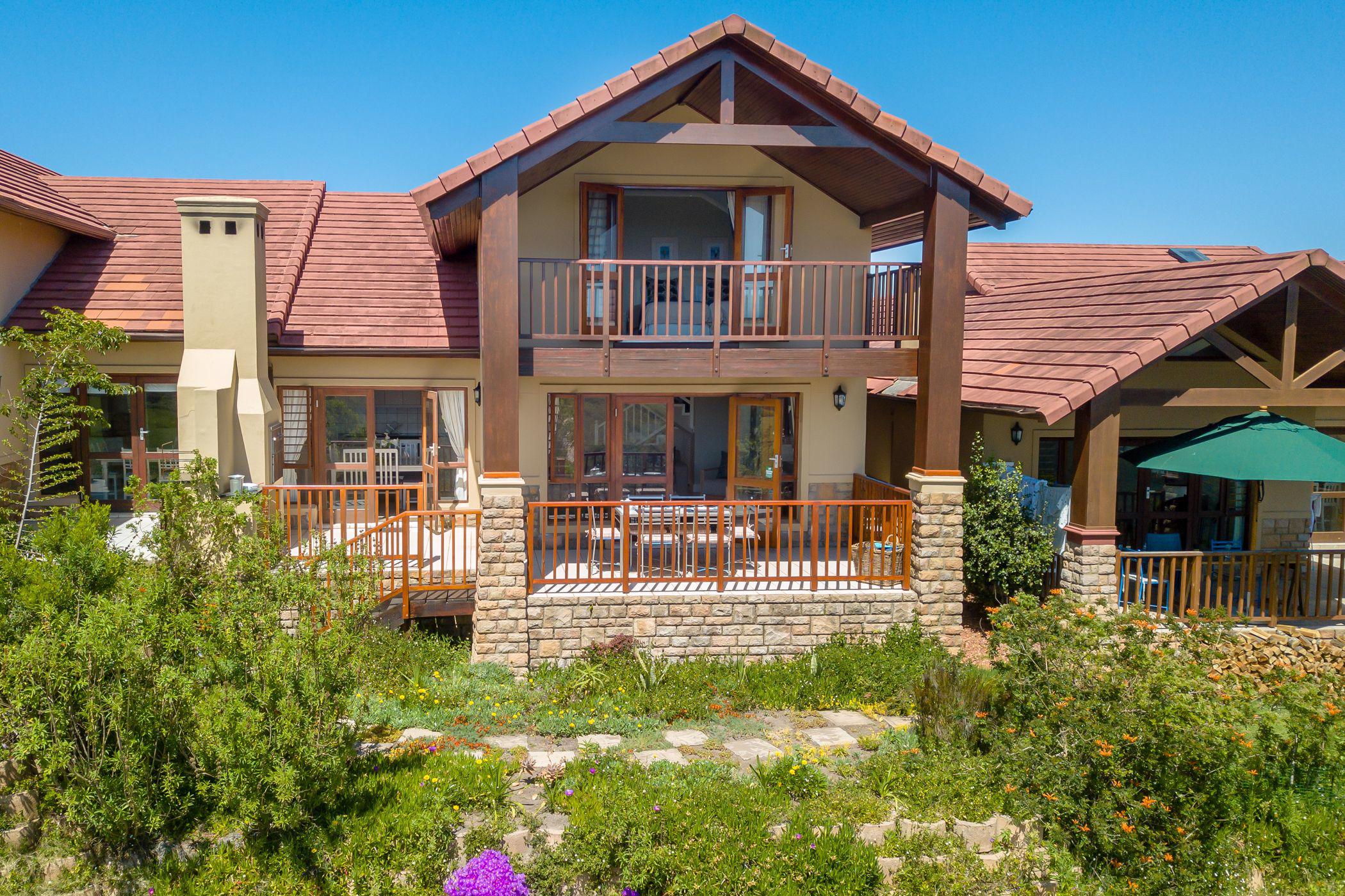 Security estate home to rent in Pezula Golf Estate - 1KG1463867