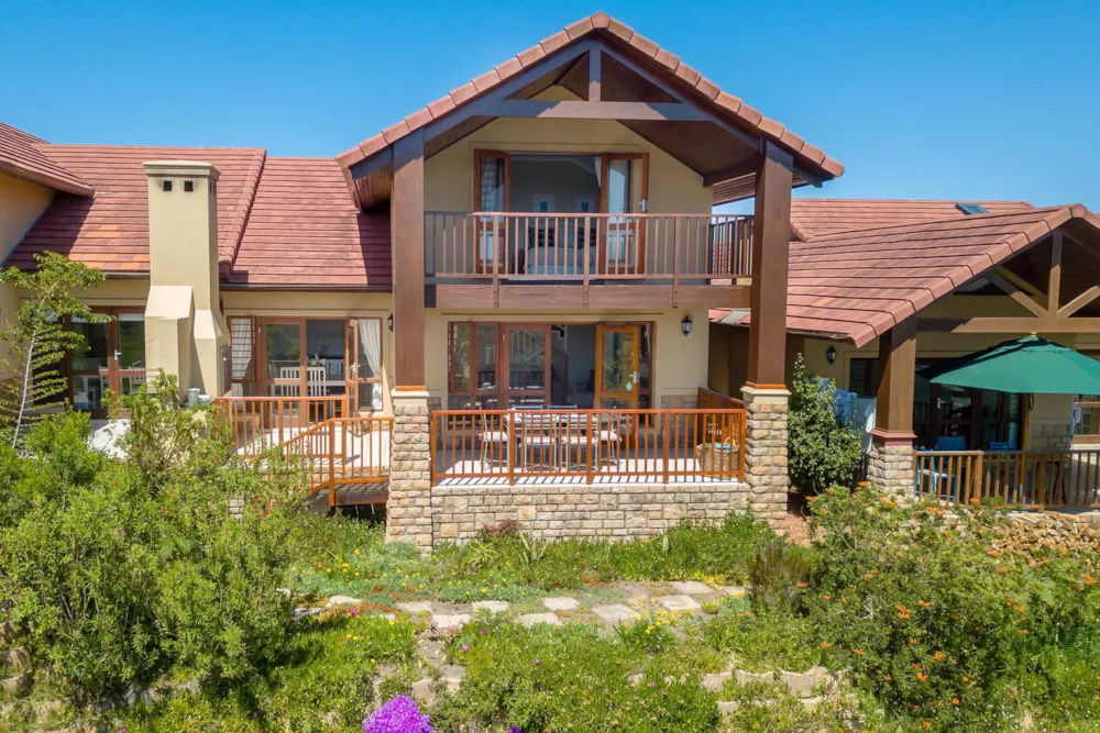Security estate home to rent in Pezula Golf Estate - 1KG1463867 Security estate home to rent in Pezula Golf Estate - 1KG1463867