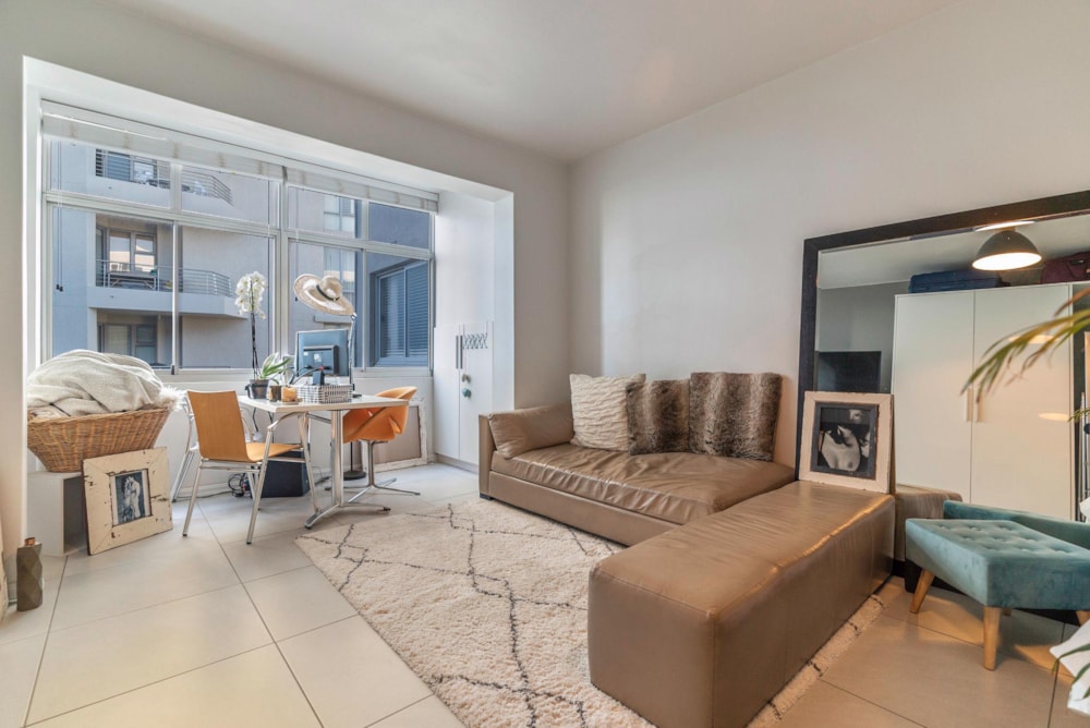 Studio apartment sold in Mouille Point - AS1577702