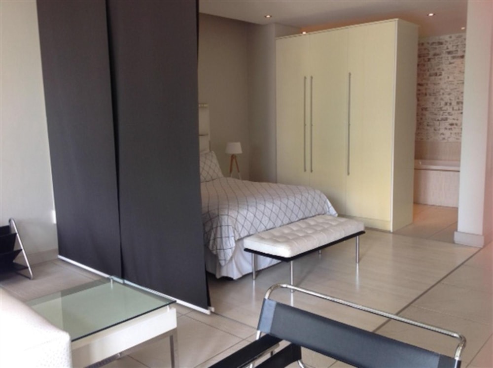 Apartment sold in Melrose Arch - HP1717674